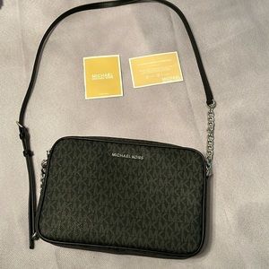 BNWT Michael Kors East West Jet Set Crossbody